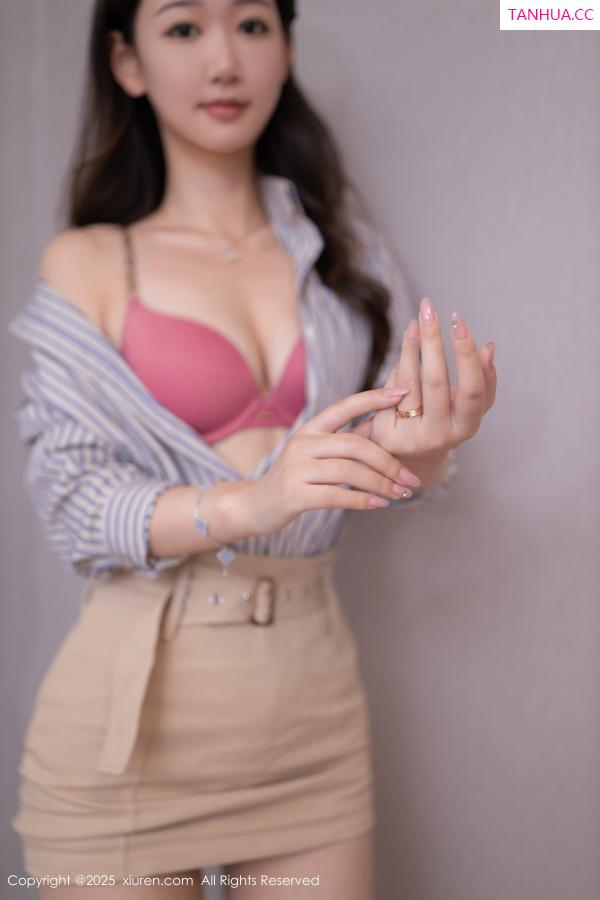 唐安琪  [XiuRen]高清写真图 2025.02.24 No.9928 唐安琪 丝袜美腿第22张图片
